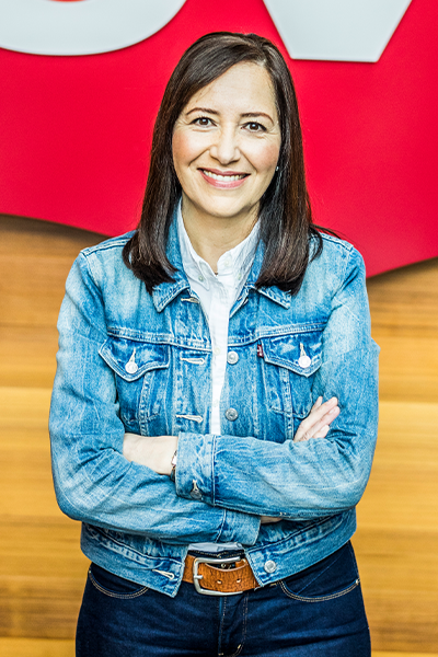 Tracey Panek headshot