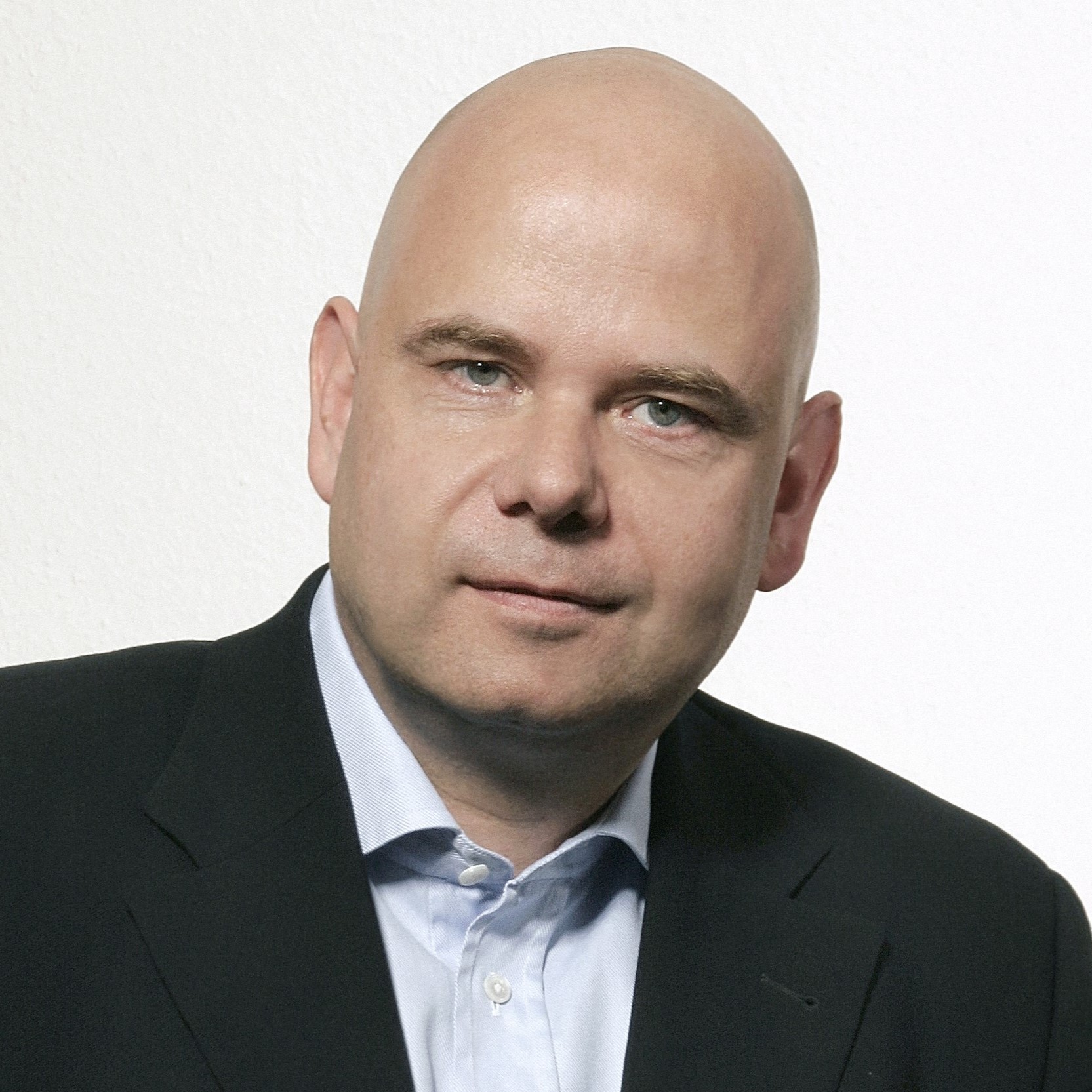 Headshot of Andreas Schneider
