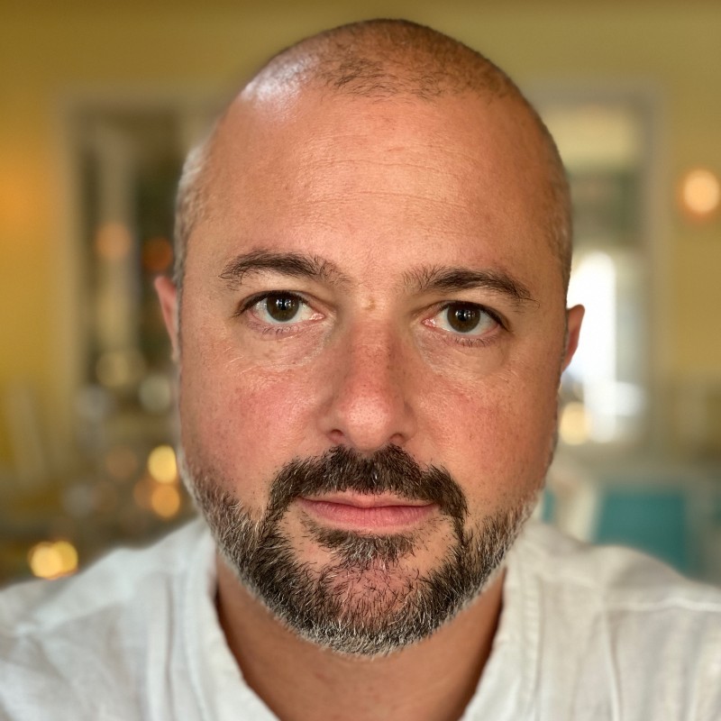 Headshot of Dr. Leonardo Bonanni
